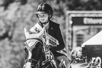 Tour d'honneur Championnat Suisse Poney C Eugénie Bornand avec TALISHA au tour d'honneur du Championnat Suisse Poney cat. C 2020.